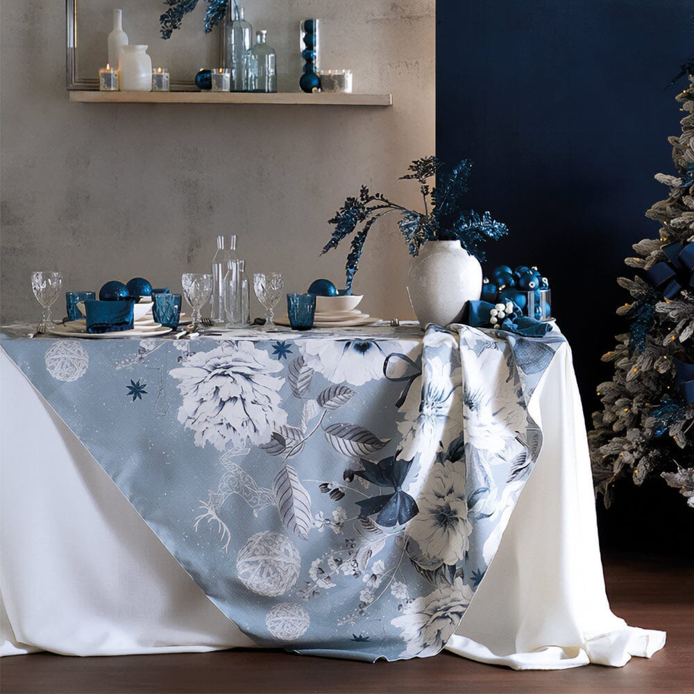 Tovaglia Antimacchia in Fantasia - Blue Winter Tovaglia Resinata Maison Sucrée 155x180cm Azzurro 